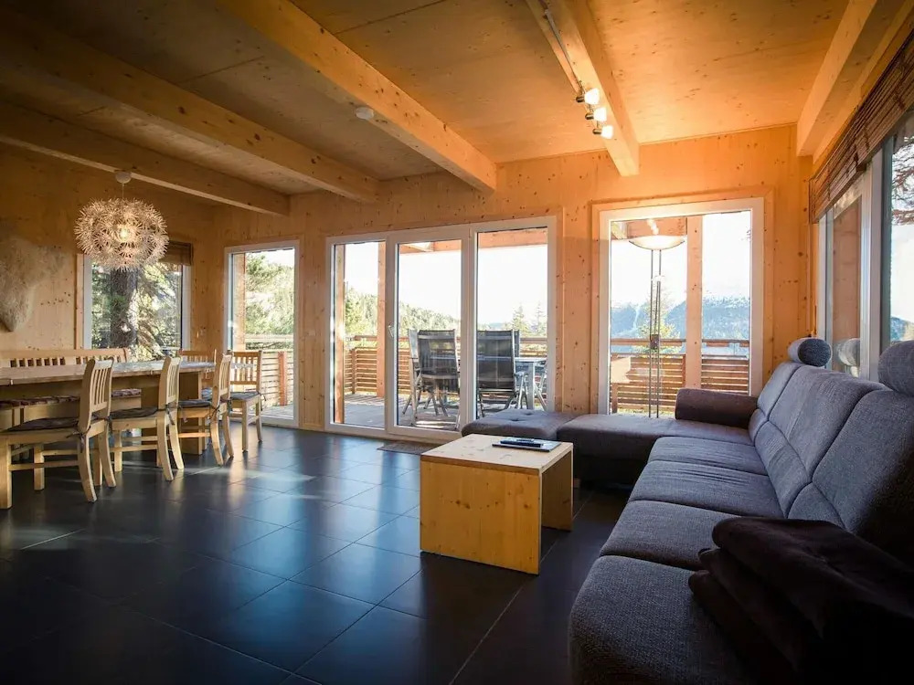 Spacious Chalet With hot tub