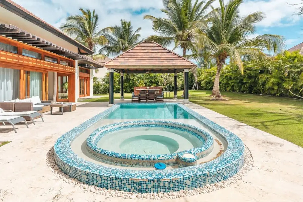 Amazing Villa w Pool Maid BBQ at Green Village