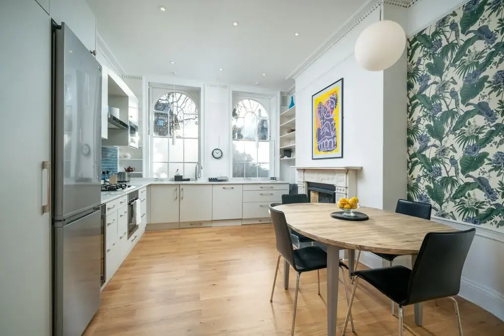 JOIVY Elegant 4 Br House W/Deskspace, Moments From Angel