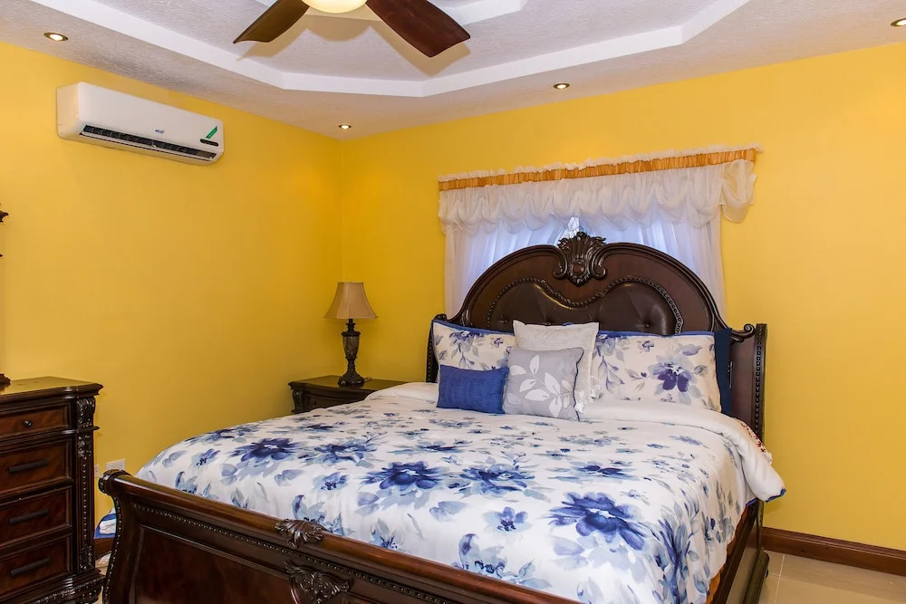 Kingston Luxury Family Retreat