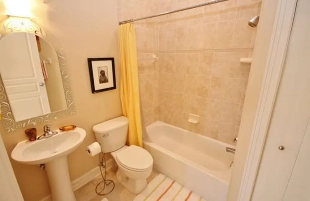 Luxury on the Lagoon Apartment 4