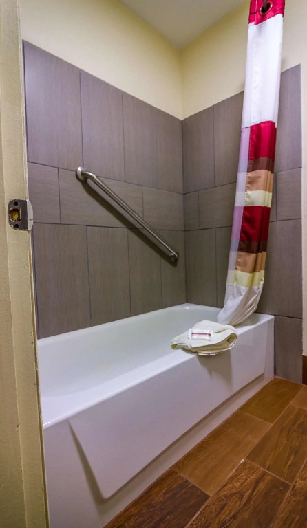 Red Roof Inn & Suites Piqua - I-75