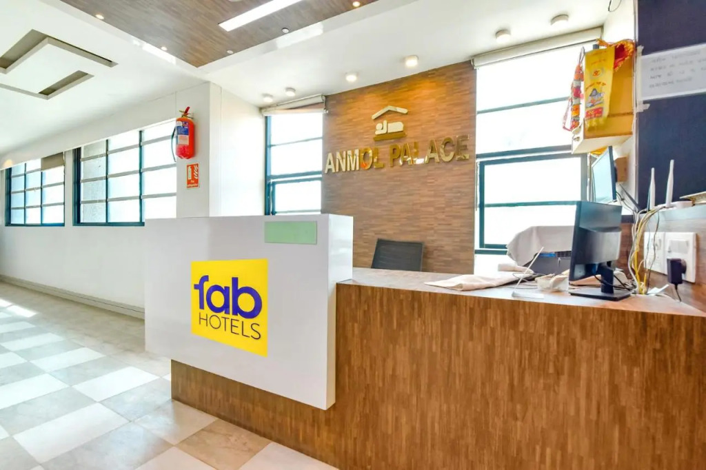 OYO 23289 Hotel Anmol Palace