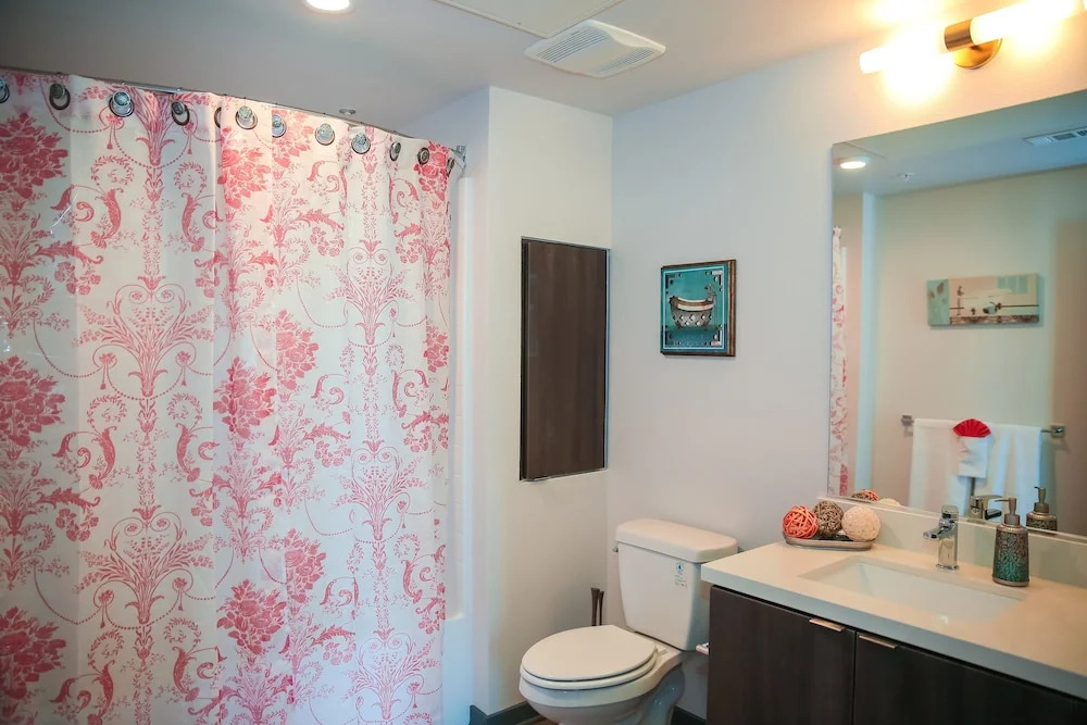 Fully Furnished Suites near Little Tokyo