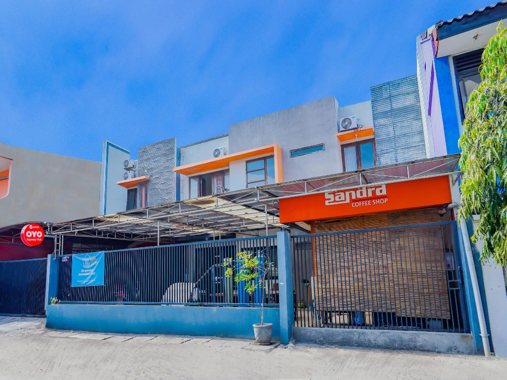 OYO Flagship 90524 Holistay Surabaya