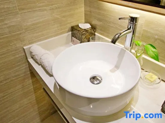 Shanghai Heyi Hotel (Shanghai Hongqiao Qilin Road Subway Station)