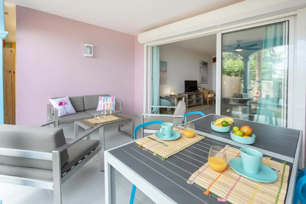 VILLA FLAMINGO, Beautiful 2 bedroom house - 1 min from the beach