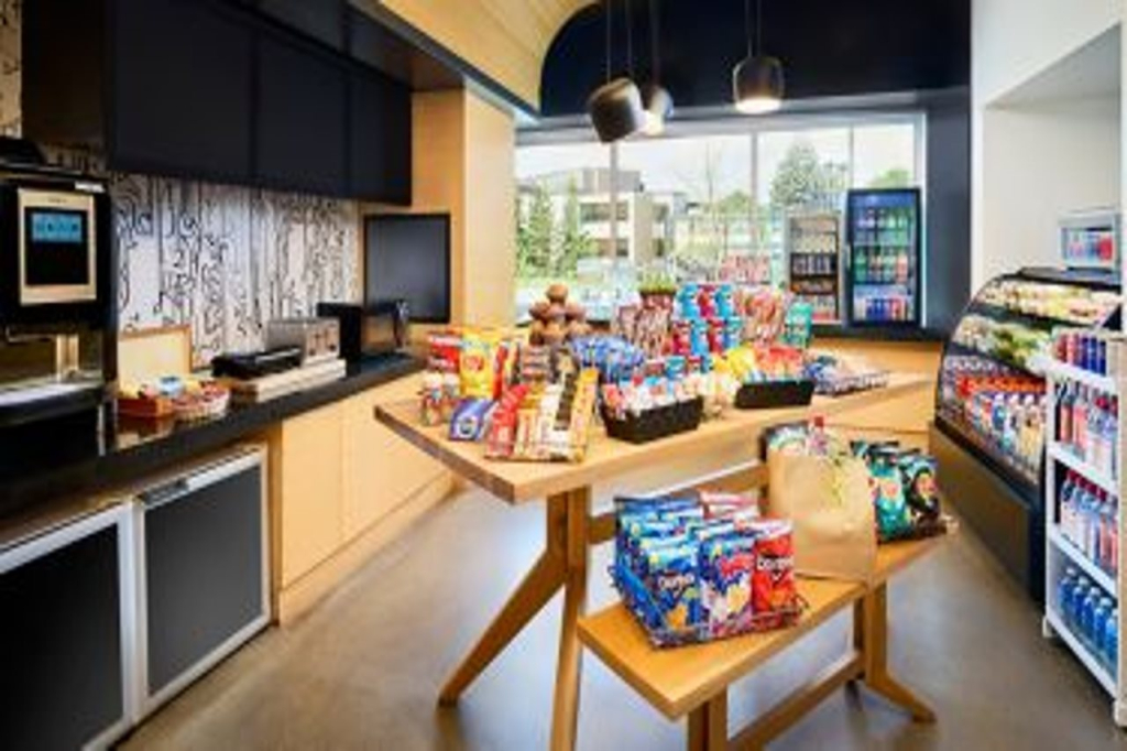 Aloft by Marriott Montreal Airport