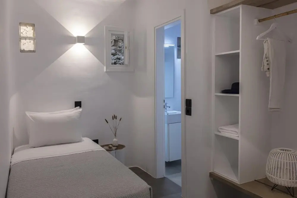 Villa Agapi, 2 min walk to the beach & heated pool, by Red Windmill Villas