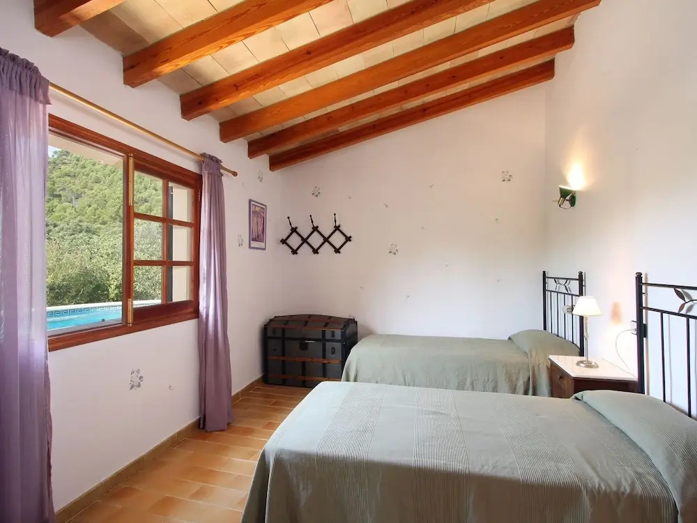 Cozy House Surrounded by Forest With Private Pool, 7 km From the sea