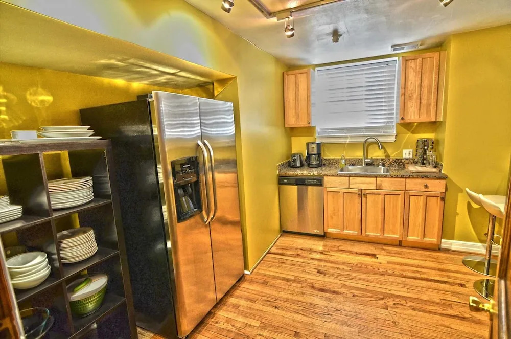 1717 Northwest Apartment #1030 - 2 Br Apts