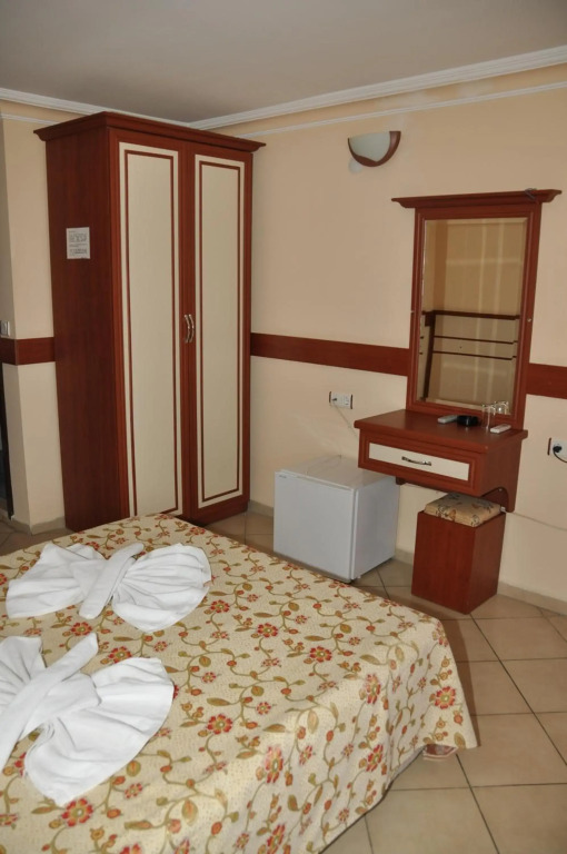 Lavinia Apart & Hotel