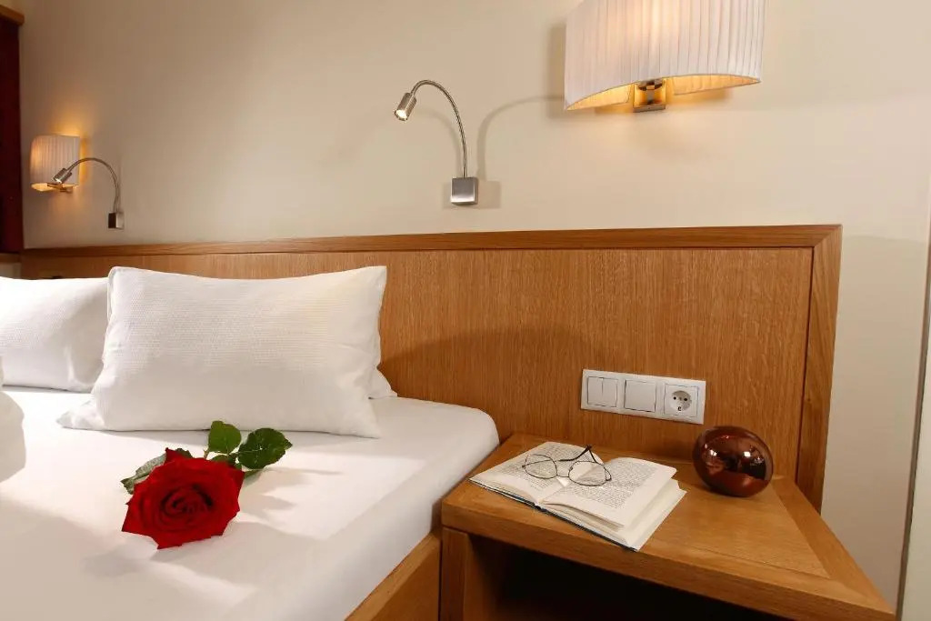 Hotel Garni Maria Theresia - Official Ötztal Summer Card Partner