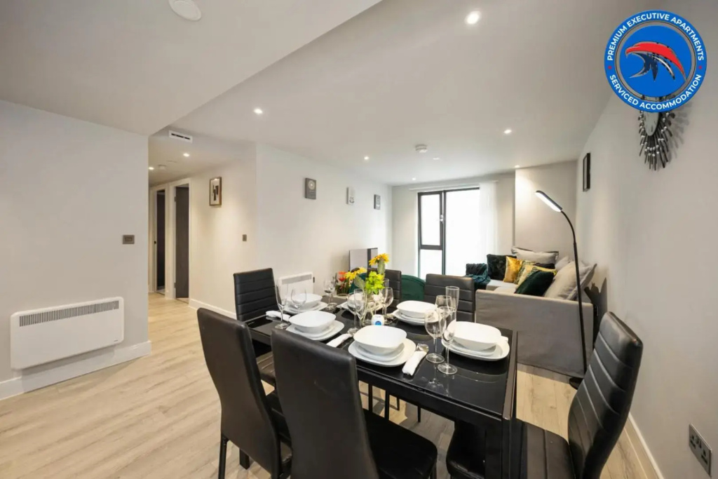 50 PERCENT OFF - Perfect for Long Stays - For Business, Professionals , Relocations & Families I Gym I Boardroom I Cinema I WIFI - Book today 2 Bed at Premium Executive Serviced Apartment - St Martins Place