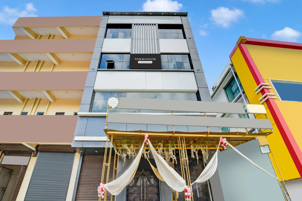 Super Townhouse Anisabad Near Mahavir Sansthan