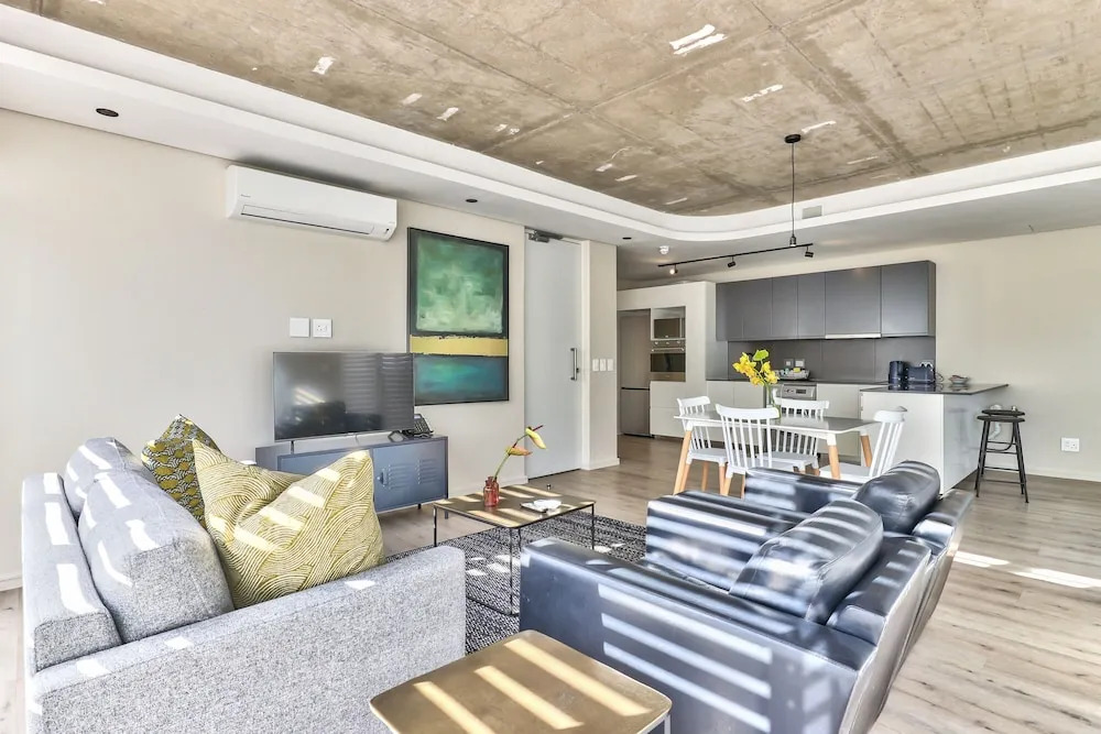 Luxury 2 Bedroom With Balcony