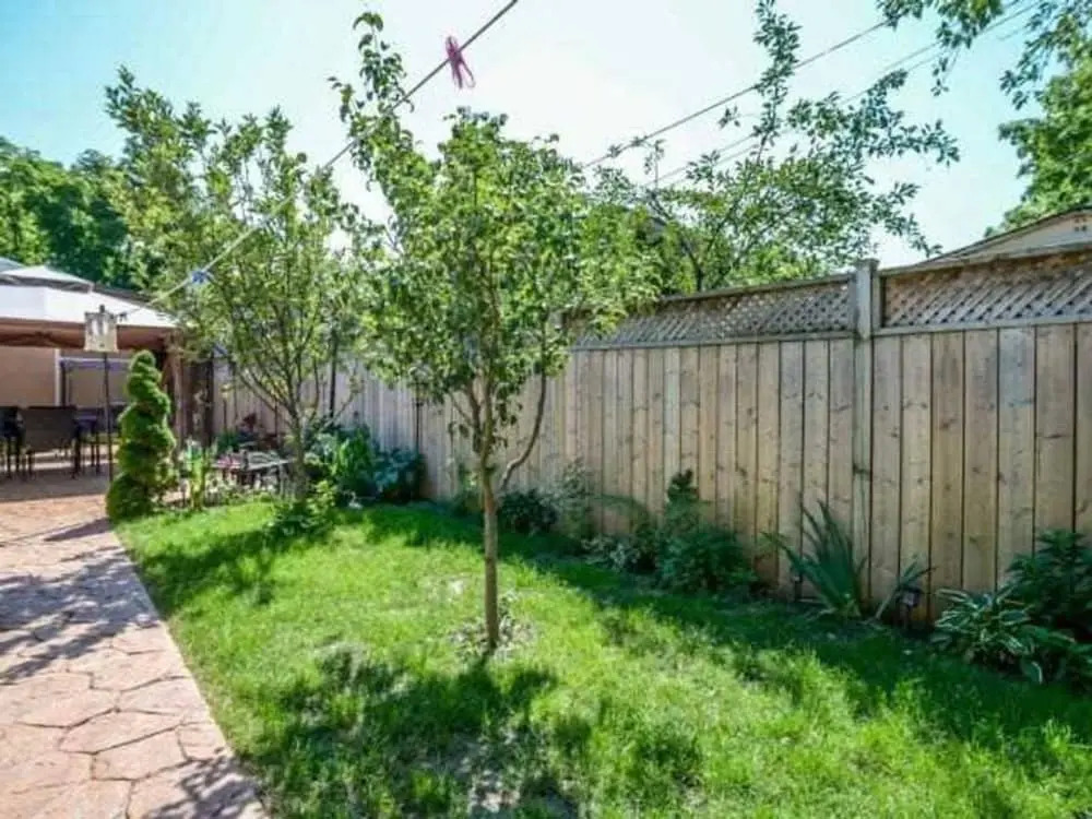 Cosy 2 Bedroom House With Backyard Garden