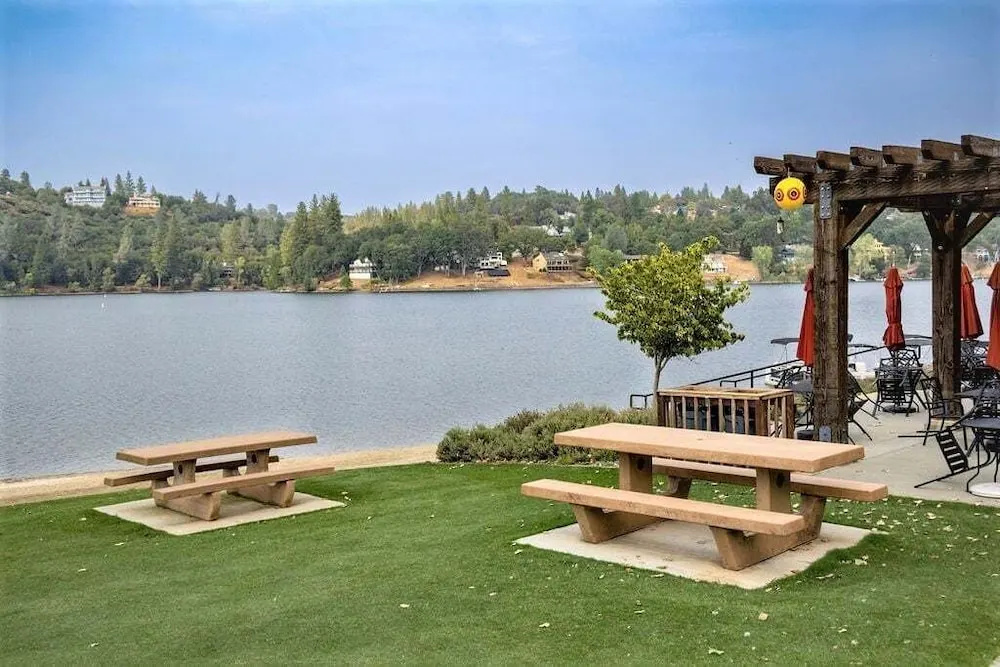 The Hideout - Pet Friendly - The Perfect Spot for a Relaxing Yosemite Vacation by Yosemite Region Resorts
