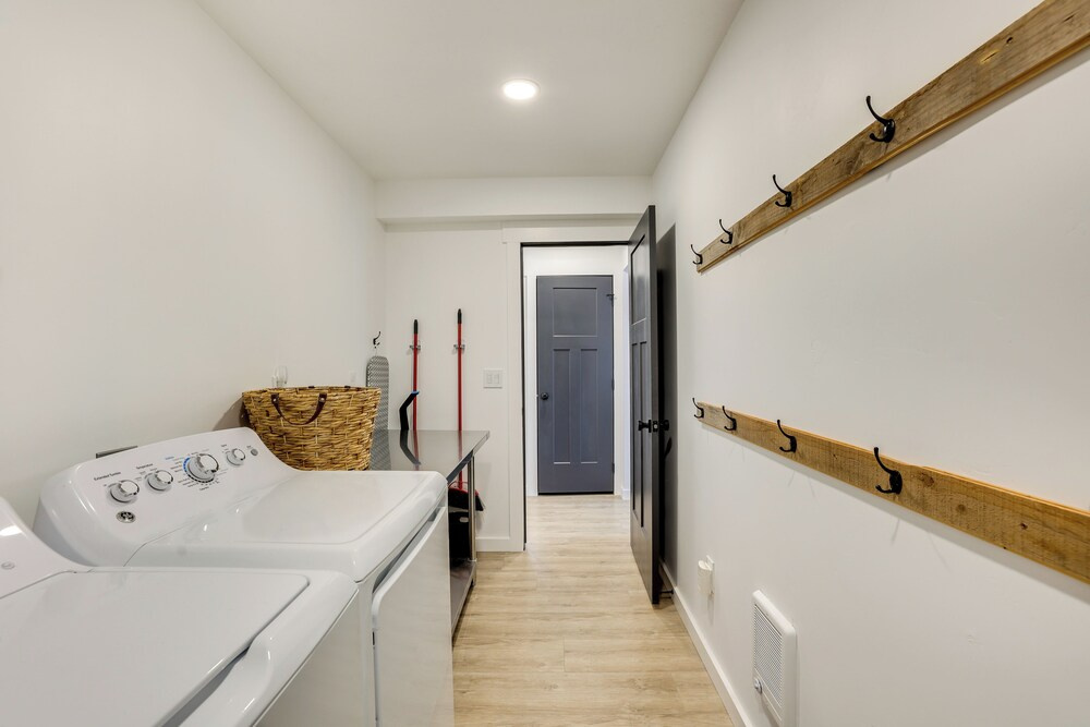 Family-friendly Donnelly Home w/ Private Hot Tub!