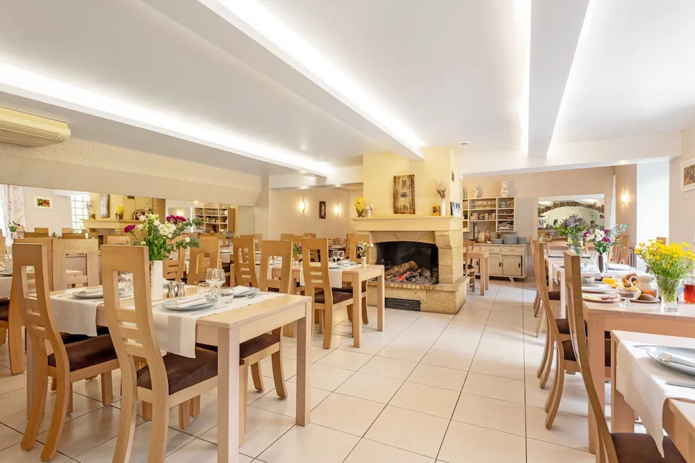 Hôtel Restaurant Le Relays du Chasteau - Logis Hôtel