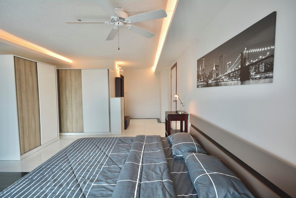 One-bedroom Sea-view Condo, 17th Floor Angket, Jomtien