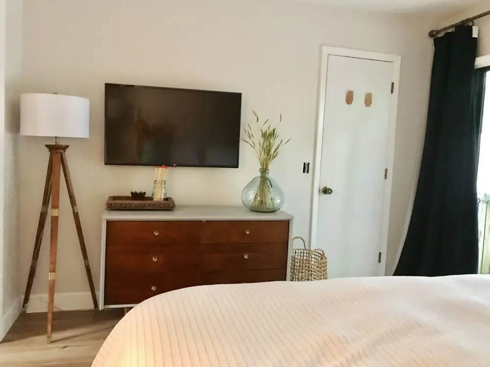 Quiet Convenient and Modern Haven