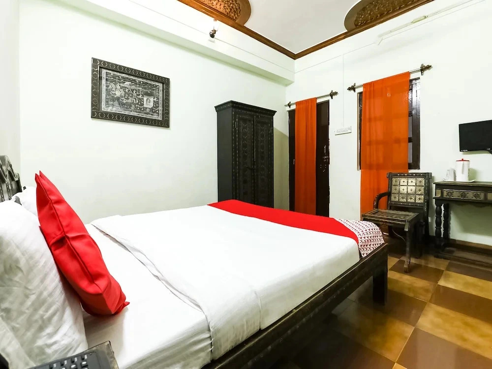 Hotel The Regal Inn by OYO Rooms