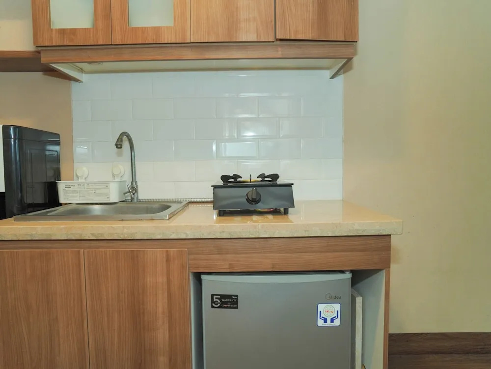 2 Pax Wooden Touch Studio At Parkland Avenue Apartment