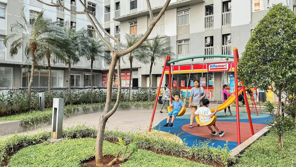 Delightful Studio At Apartment Green Bay Pluit