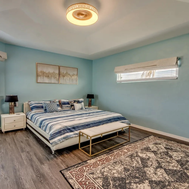 Golden Globe - Luxury on the Canal With Pool spa