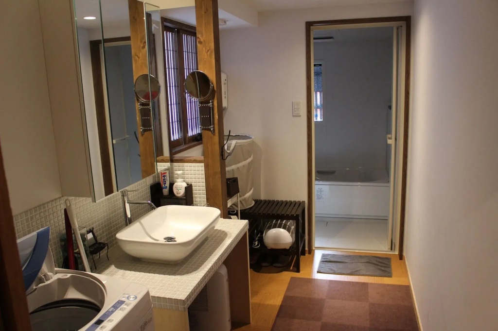 西陣之郷 NISHIJIN NO SATO "Kyotos Best, 77 installations! 100yrs Off Grid Amazing Smart Townhouse"