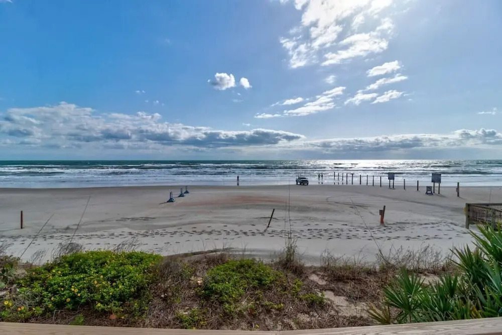 Elegant Oceanfront Pool Hot Tub at Sanibel Condos