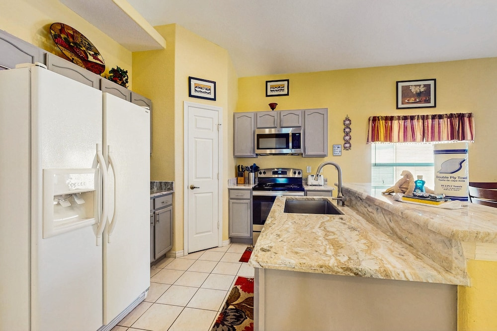 Home in Gated Community W/private Heated Pool, air Hockey, Tennis, Clubhouse