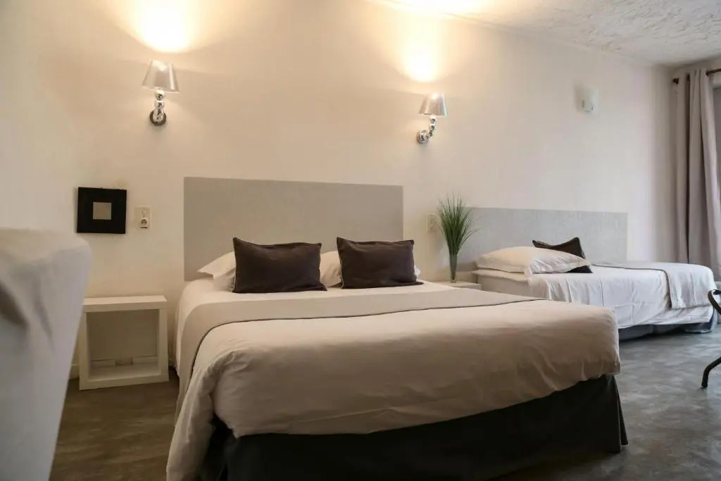 HOTEL 3 étoiles NN "LOU CIGALOUN"