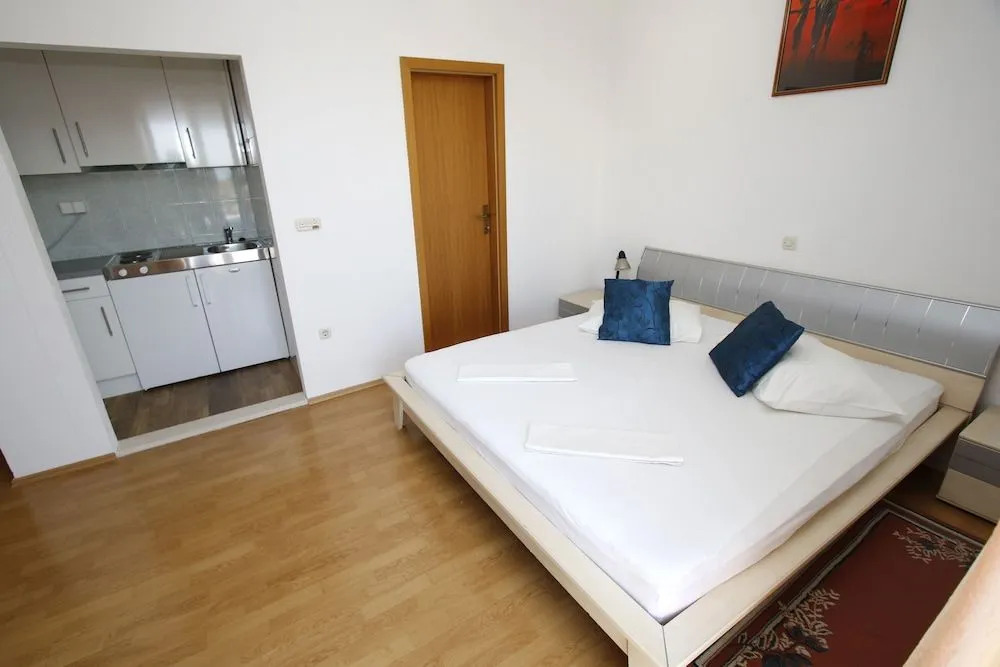 Kiwi Apartment