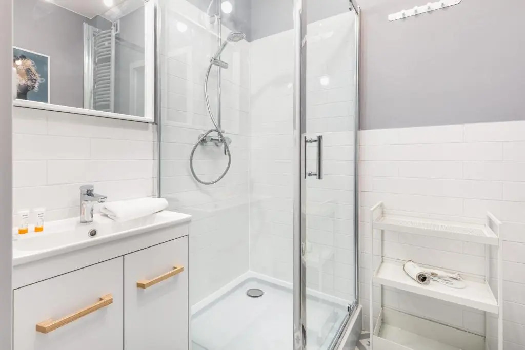 Sunny Apartments by Renters