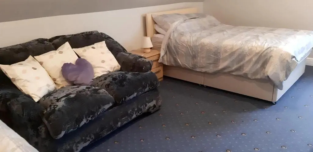 1 Bed Flat - Sleeps 4 - Garden - Parking - Wifi