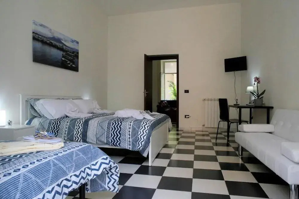 Mb Napoles Rooms