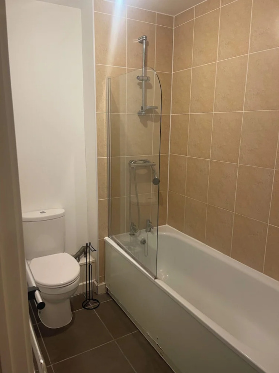 Apartment Sleeps 4 With Free Parking