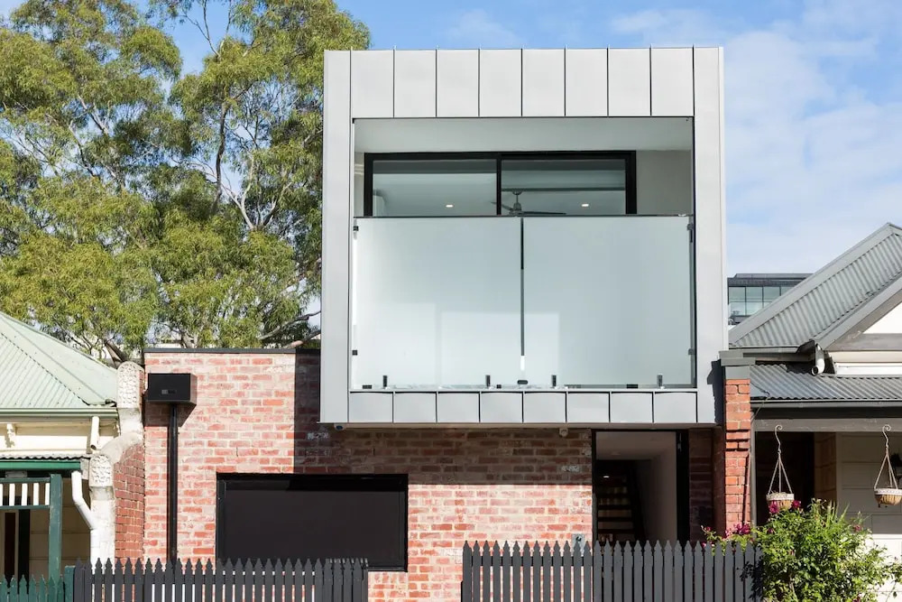 LOLA Sophisticated 3 Level Stunner with Private Rooftop