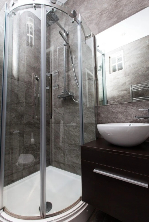 Central, Spacious 3BR Edinburgh Flat For 6