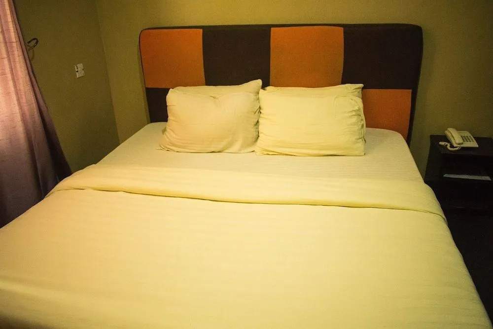 Adesuwa Royal Guest House Ketu