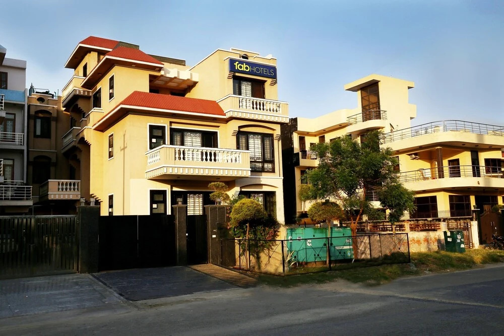 FabHotel Exotica Noida Expressway