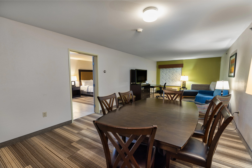 Country Inn & Suites by Radisson, South Haven, MI