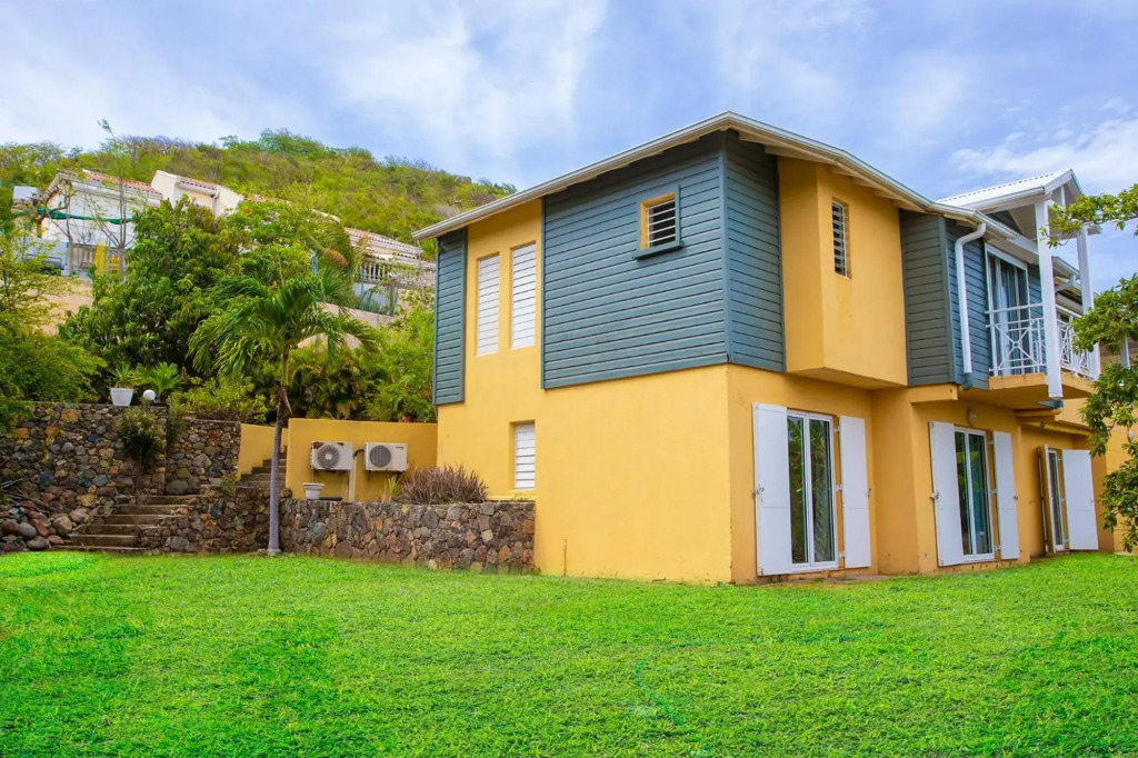 Spacious Villa with Ocean and Mountain view-4 beds