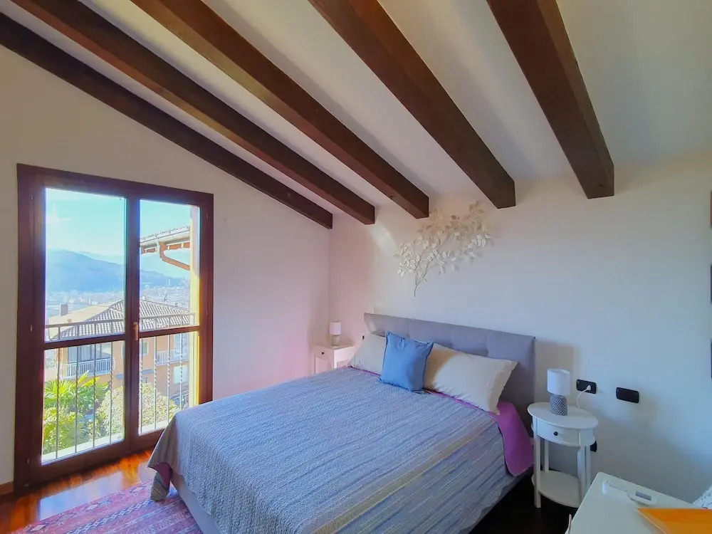 House in Luino with Green Garden and City Views