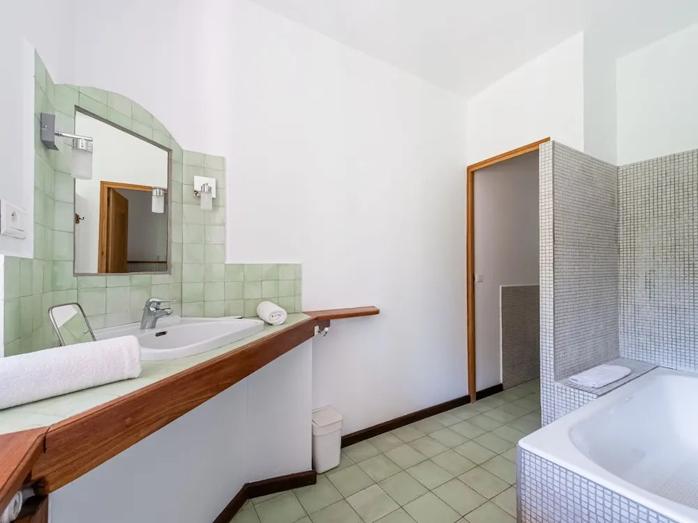 Lavish Holiday Home in La Croix-valmer With Swimming Pool