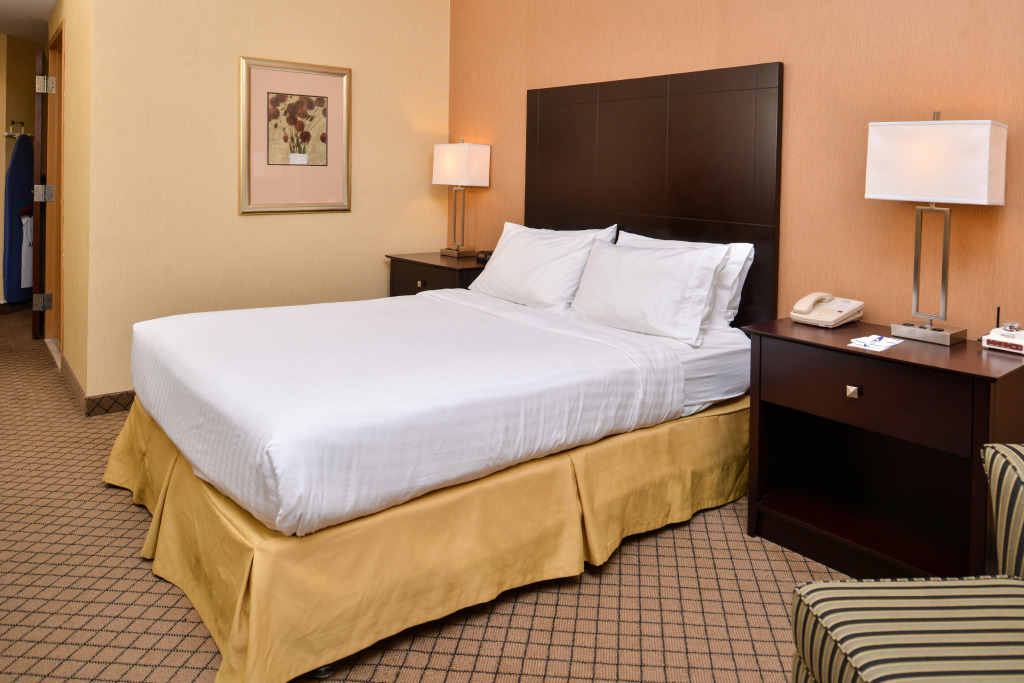 Holiday Inn Express Lewisburg - New Columbia by IHG