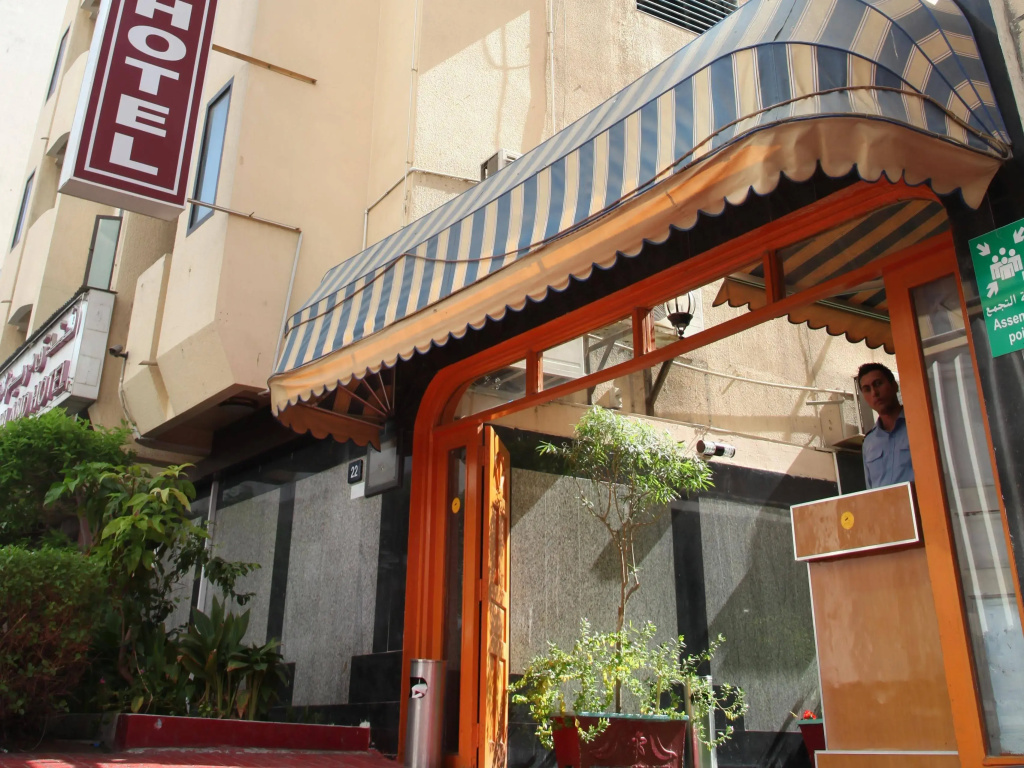 OYO 270 Dream Land Hotel