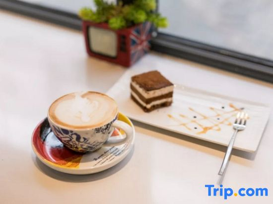 Ibis Hotel (Changji Jianshe Road Snack Street)